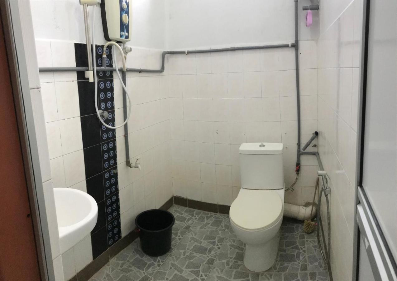 Ruhani Homestay 3 Kb - 4 Bedroom Fully Airconditioned With Wifi & Netflix Kota Bharu Eksteriør bilde