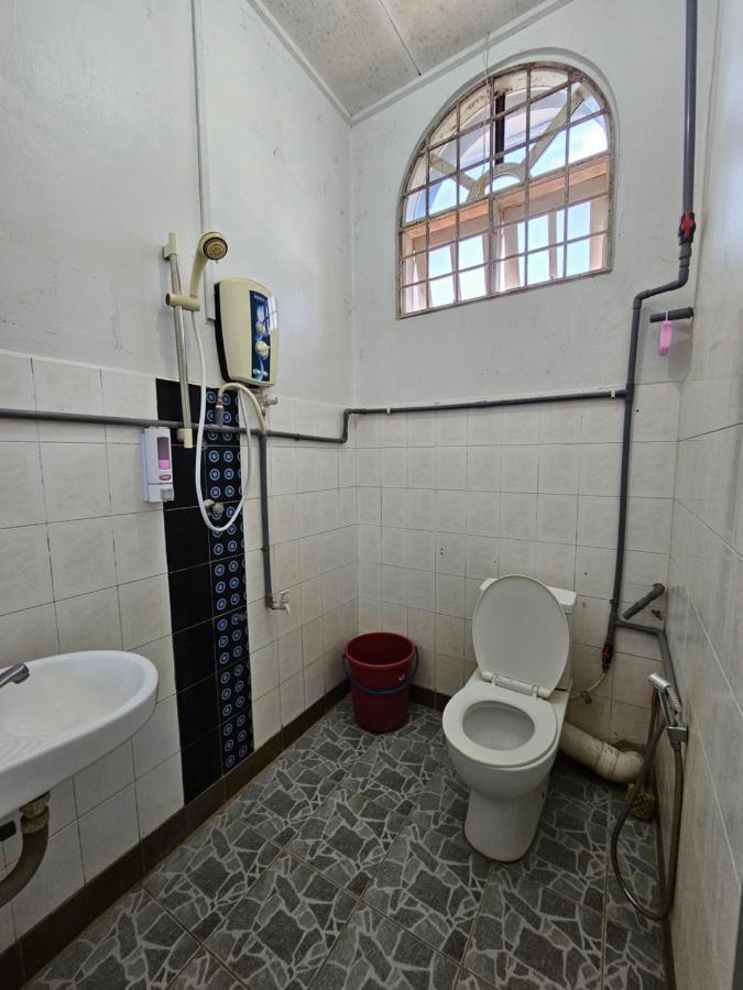 Ruhani Homestay 3 Kb - 4 Bedroom Fully Airconditioned With Wifi & Netflix Kota Bharu Eksteriør bilde