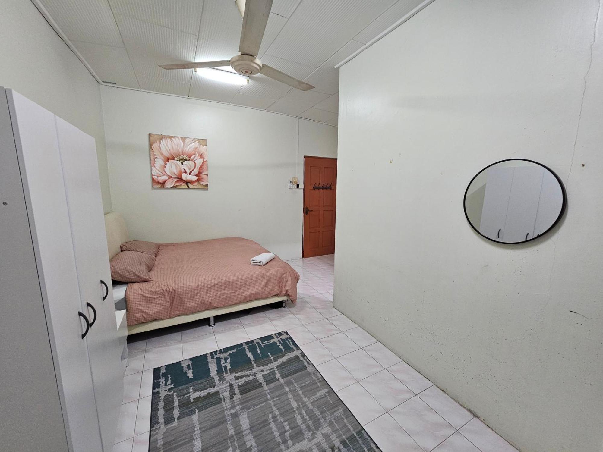 Ruhani Homestay 3 Kb - 4 Bedroom Fully Airconditioned With Wifi & Netflix Kota Bharu Eksteriør bilde