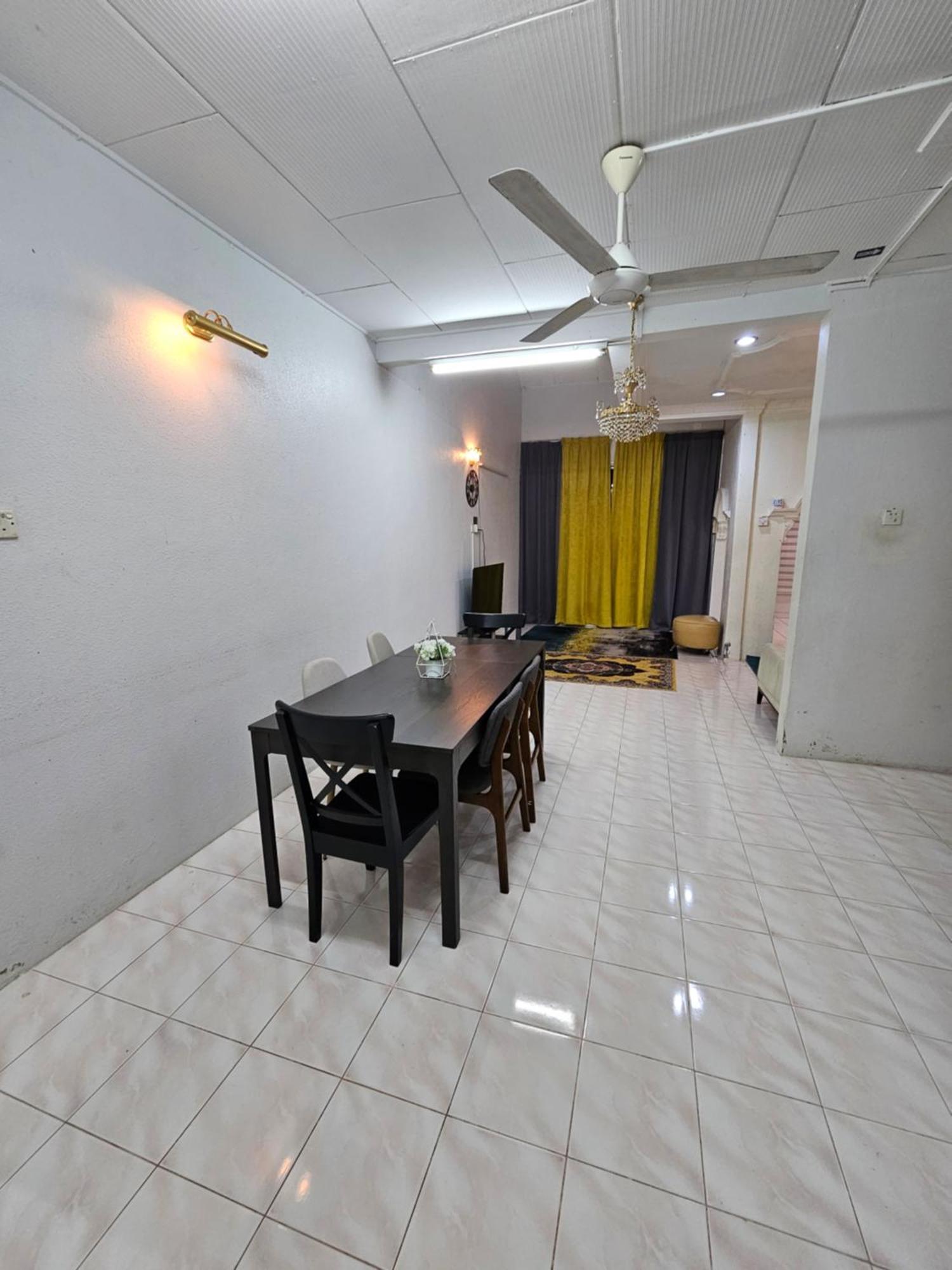 Ruhani Homestay 3 Kb - 4 Bedroom Fully Airconditioned With Wifi & Netflix Kota Bharu Eksteriør bilde